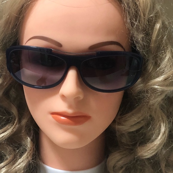 Ted Baker purple sunglasses with a cute design - Picture 2 of 8